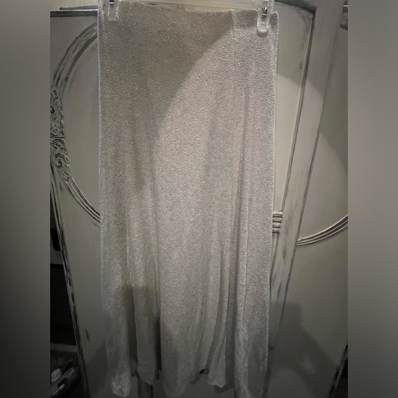 Silver stretch, no zipper skirt - Picture 1 of 2